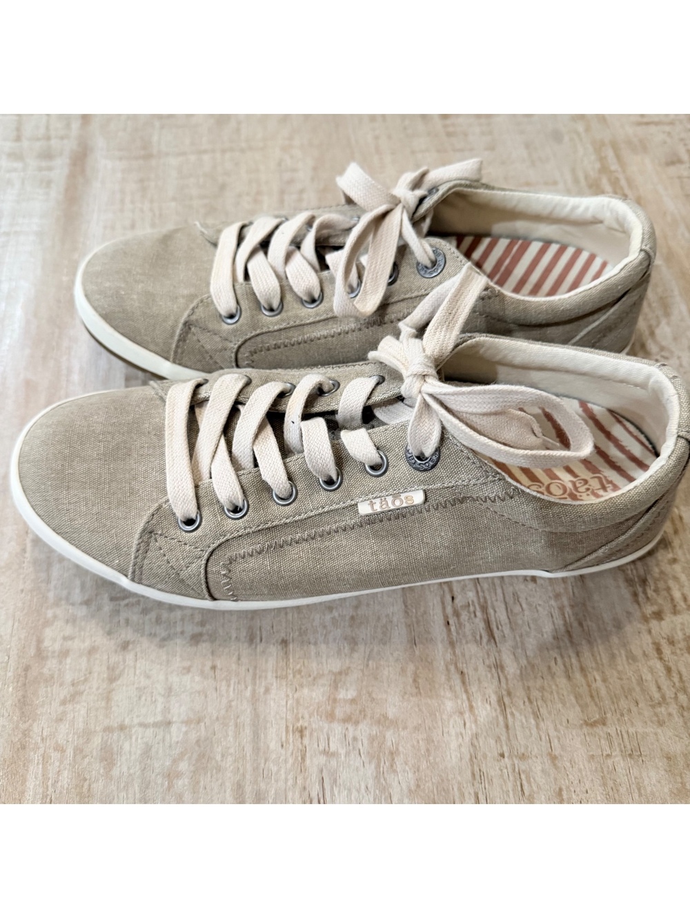 Taos Star Women’s Size 9 Khaki Beige Canvas Lace Up Comfort Sneakers Shoes